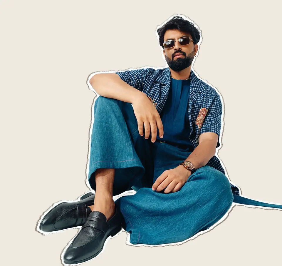 Osho Jain seated, in a portrait from his official website